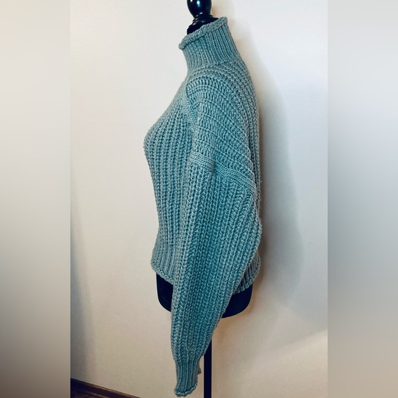 Chunky Sage Green Boxy Sweater Size XS Polyester/Acrylic/Wool H&M Warm Cosy - Picture 2 of 5